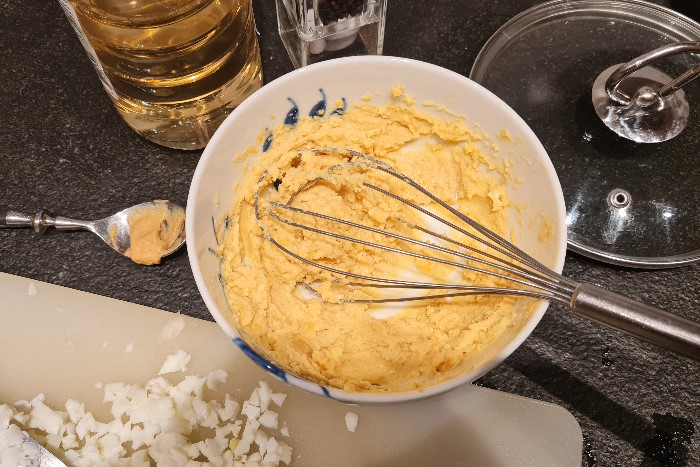 Bozner Soße mischen